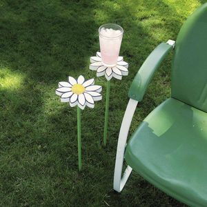 How to Build a Backyard Beverage Stand That Doubles as a Lawn Ornament