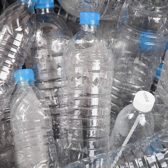 plastic water bottles empty unclog a toilet